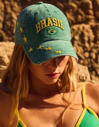 Brasilian brodeerattu lippalakki