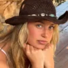 Cowboy-hattu, jossa on simpukkakoriste