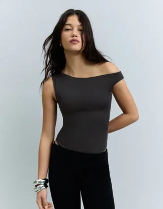 Epäsymmetrinen rypytetty olkaimellinen body