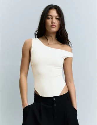 Epäsymmetrinen rypytetty olkaimellinen body