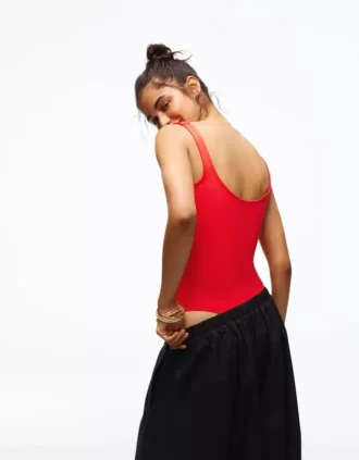 Hihallinen neliönkaulainen body