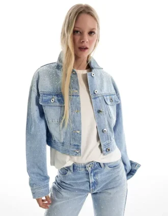 Lyhyt denimtakki strassikoristeilla – Takit ja trenssit