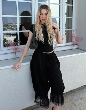 Lyhyt, laskostettu pitsihousu – #Bershkastyle – Naiset