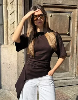 Lyhythihainen T-paita, jossa on rypytys – #Bershkastyle – Naiset