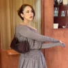 Pitkähihainen minihame, jossa on vyö – Mekot ja haalarit