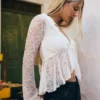 Pitsinen röyhelöinen T-paita – #Bershkastyle – Naiset