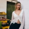 Pitsinen röyhelöinen T-paita – #Bershkastyle – Naiset
