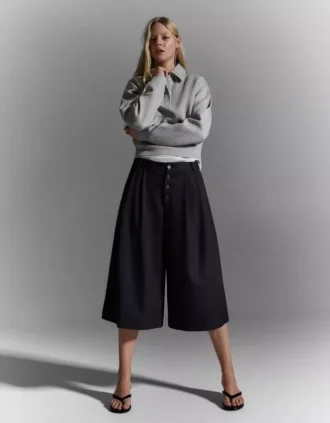 Raidalliset culottes-bermudashortsit
