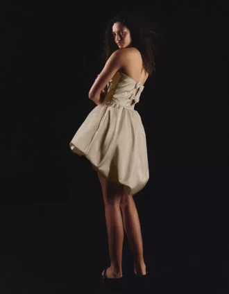 Satiininen bustier-mekko